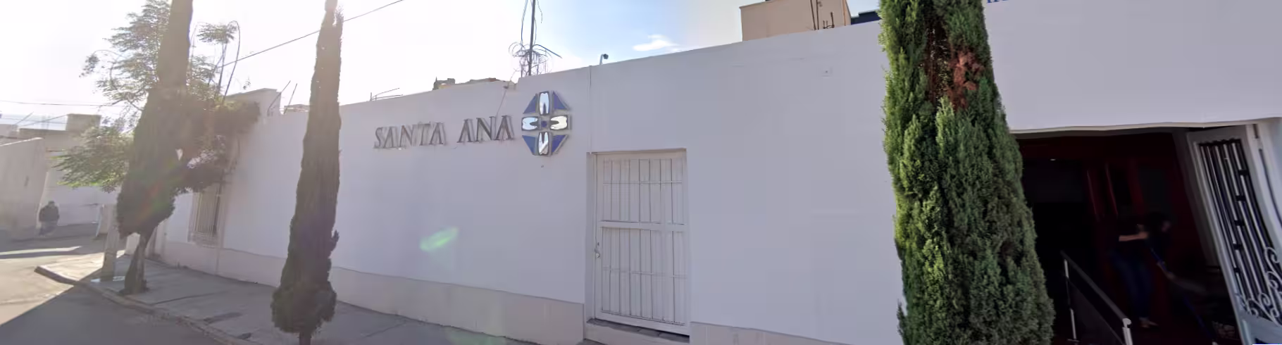 Fachada Central Médica Santa Ana